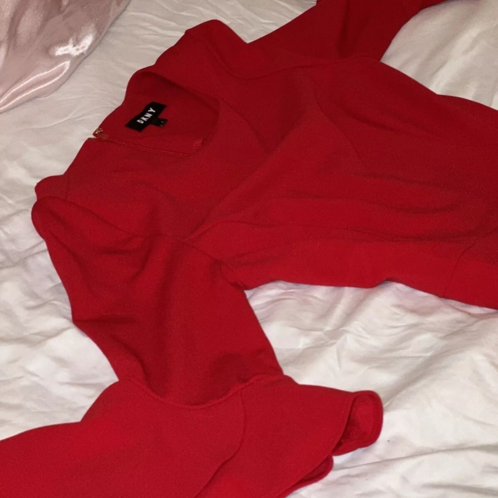 DKNY Women’s Red  Flutter Sleeve Neck Cropped Belted Ju mpsuit  Size 2 Small - Picture 7 of 9